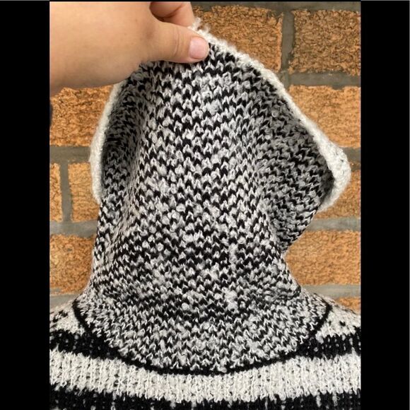 Willow & Clay
Fringed-Trim Cowl-Neck Sweater - Picture 3 of 11